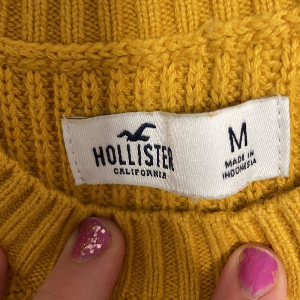 NWOT Holister sweater! - Picture 2 of 3